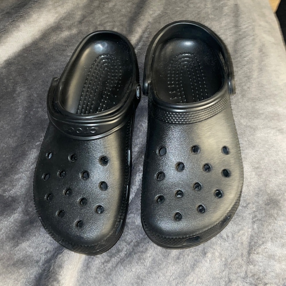 Black crocs